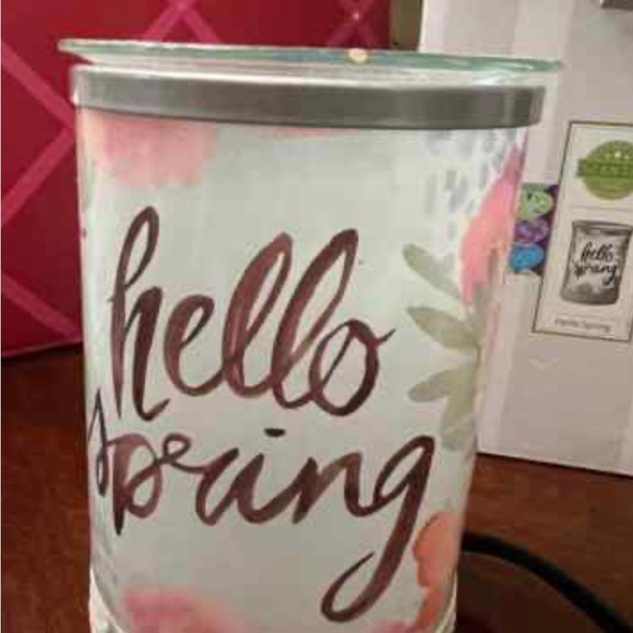 SCENTSY WARMER. HELLO SPRING - Picture 2 of 3